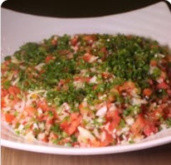Salada preparada para o buffet